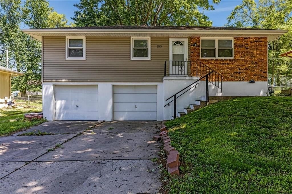 1613 N Ponca Drive, Independence, MO