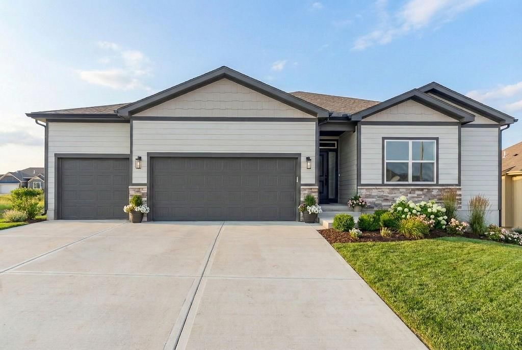 16767 S Hall Street, Olathe, KS