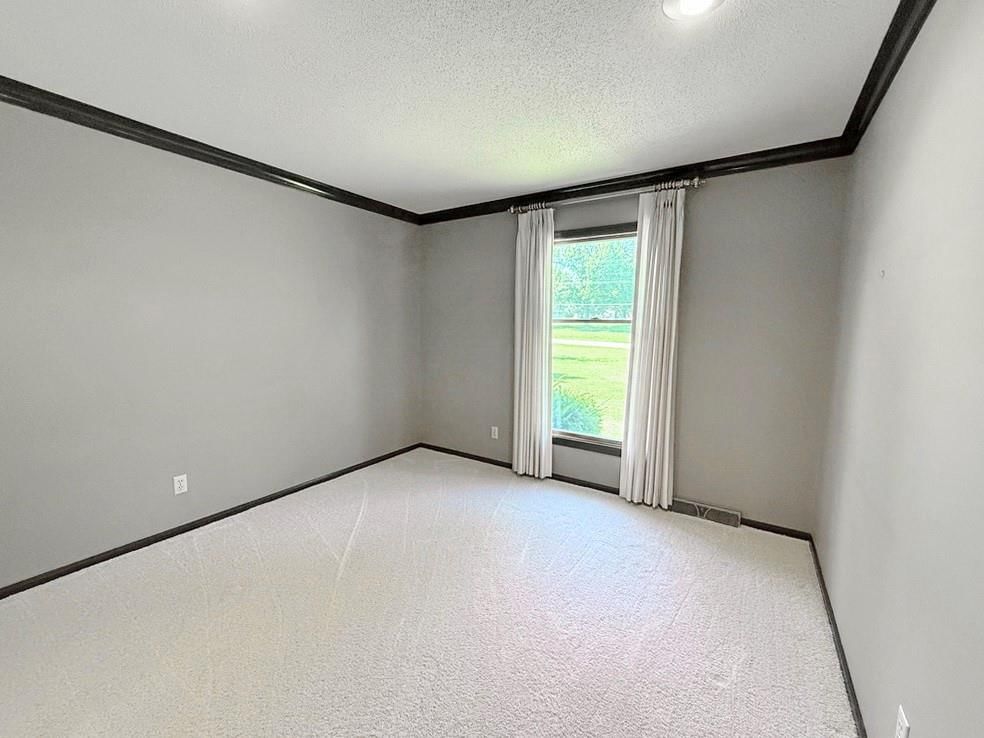 114 W Carman Road — photo 28