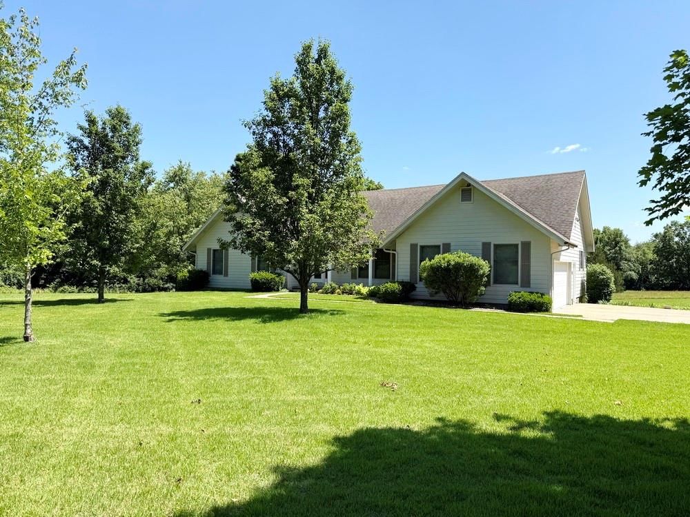 114 W Carman Road — photo 4
