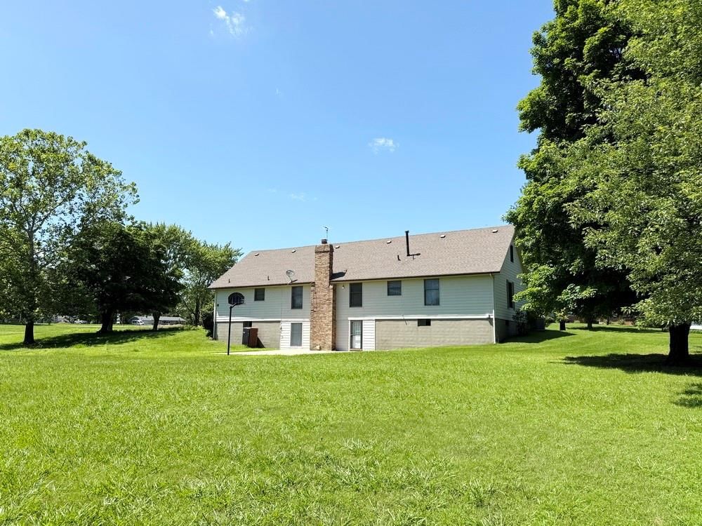 114 W Carman Road — photo 44