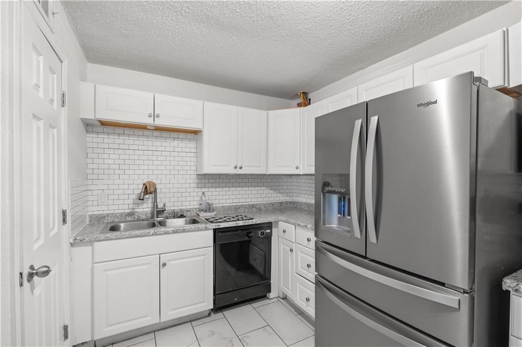 11102 Winchester Avenue — photo 17
