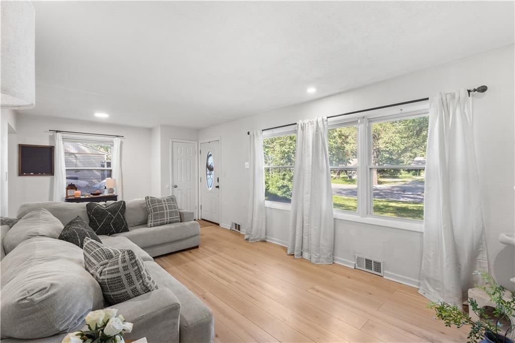 11102 Winchester Avenue — photo 20