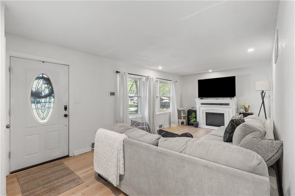 11102 Winchester Avenue — photo 21