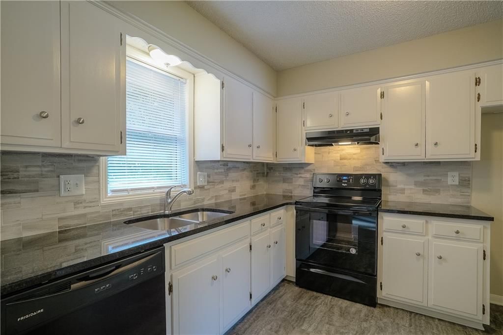1613 SE Royal Street — photo 7