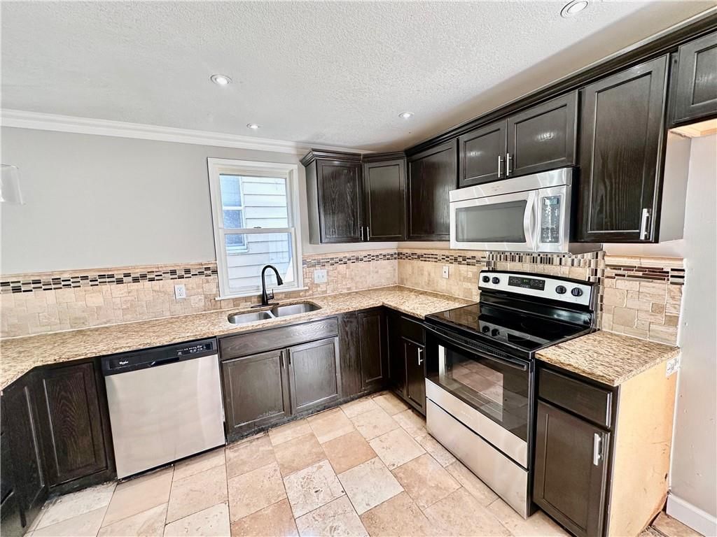 3226 Seneca Street — photo 3