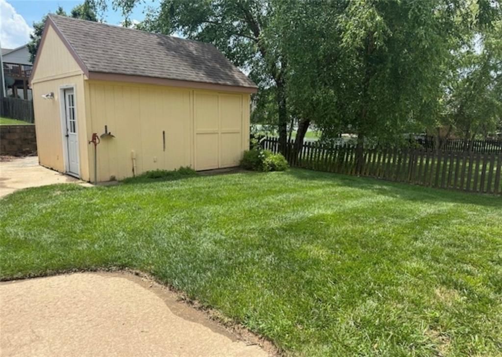 1703 Esther Drive — photo 27