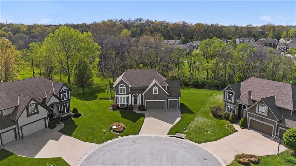 5608 NE Maybrook Circle, Lee's Summit, MO