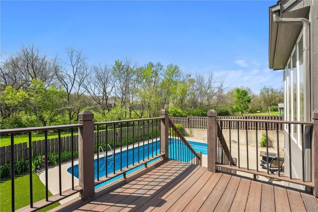 5608 NE Maybrook Circle — photo 2