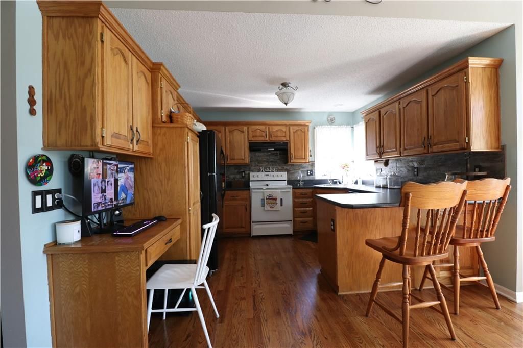 15558 S Apache Street — photo 16