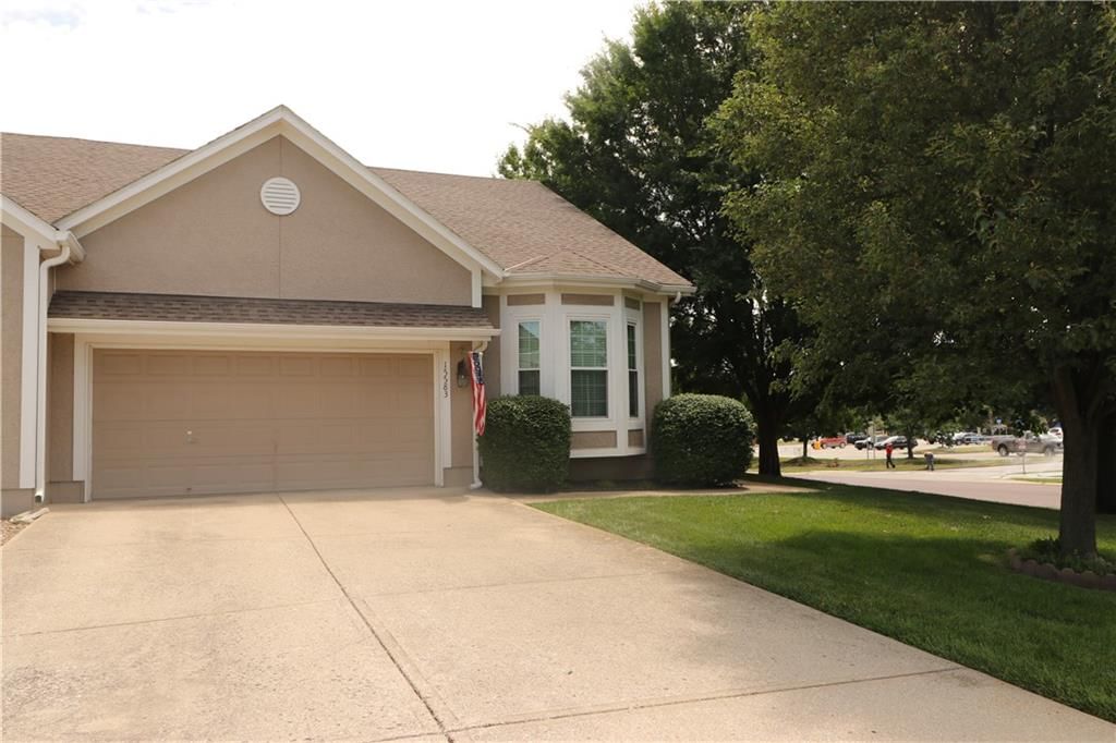 15583 Floyd Lane, Overland Park, KS