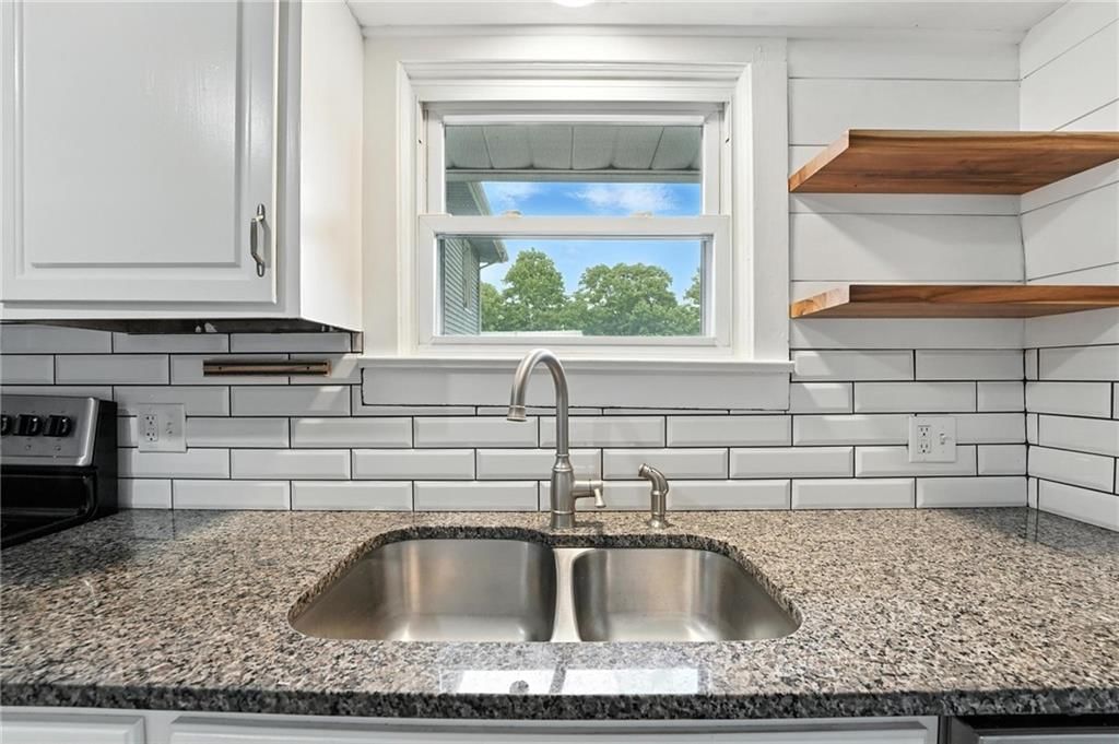 417 N Lawn Avenue — photo 8