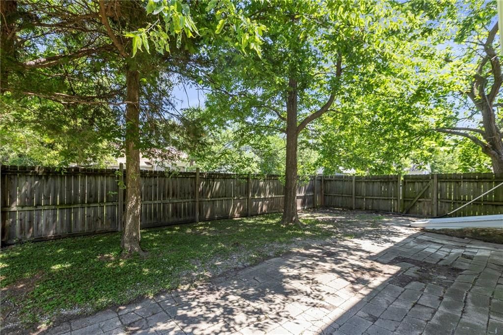 526 S Maple Street — photo 44