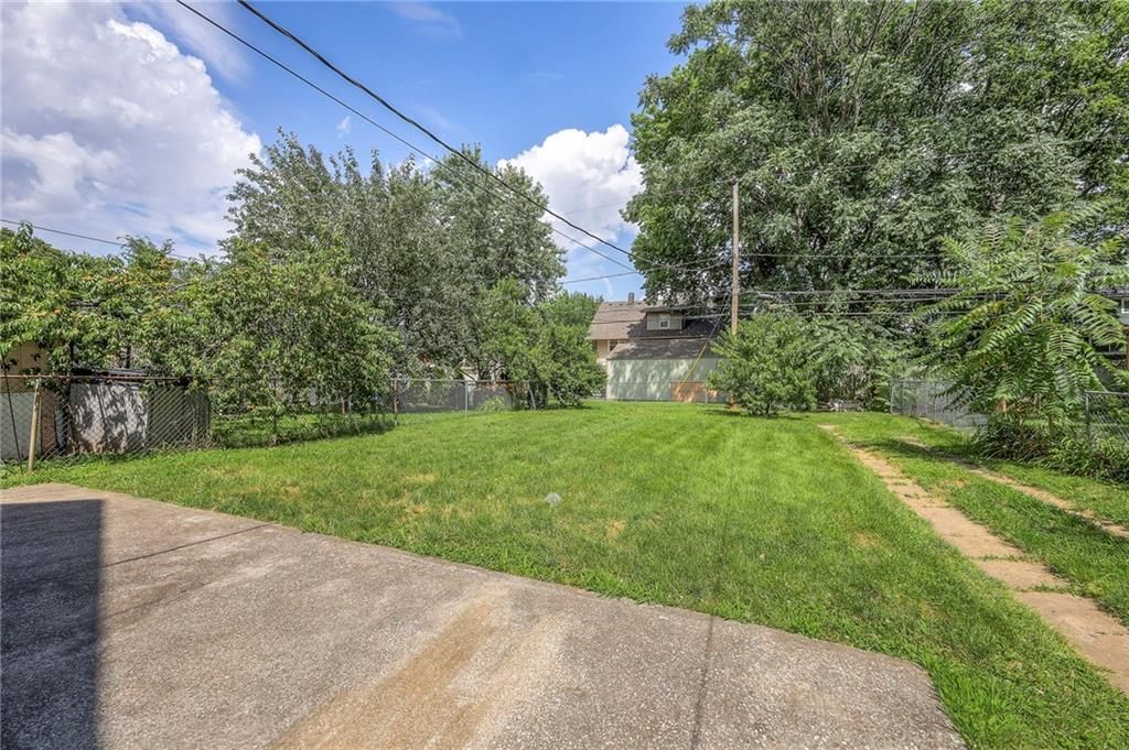 129 S Cypress Avenue — photo 27