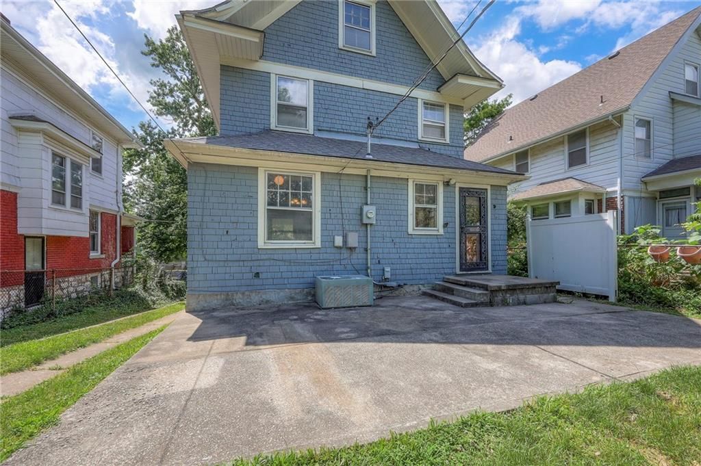 129 S Cypress Avenue — photo 28