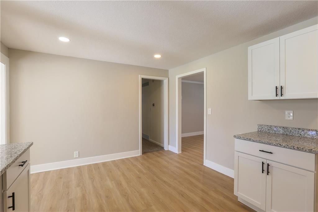 5737 Elm Avenue — photo 8