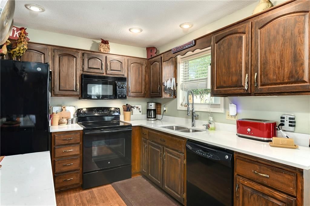 407 Maple Court — photo 12