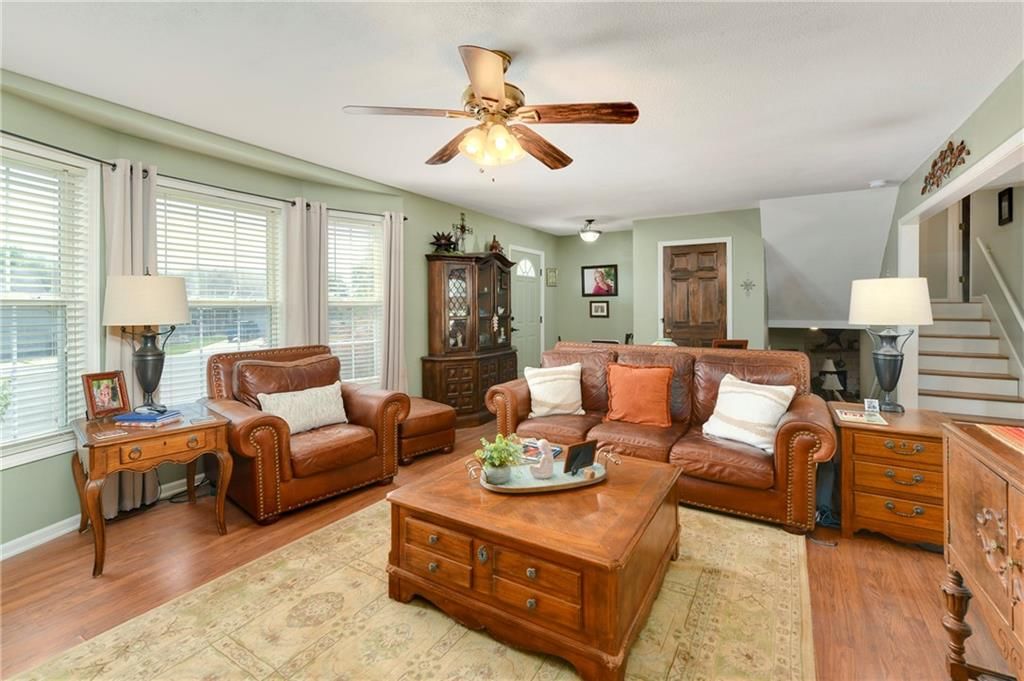 407 Maple Court — photo 8