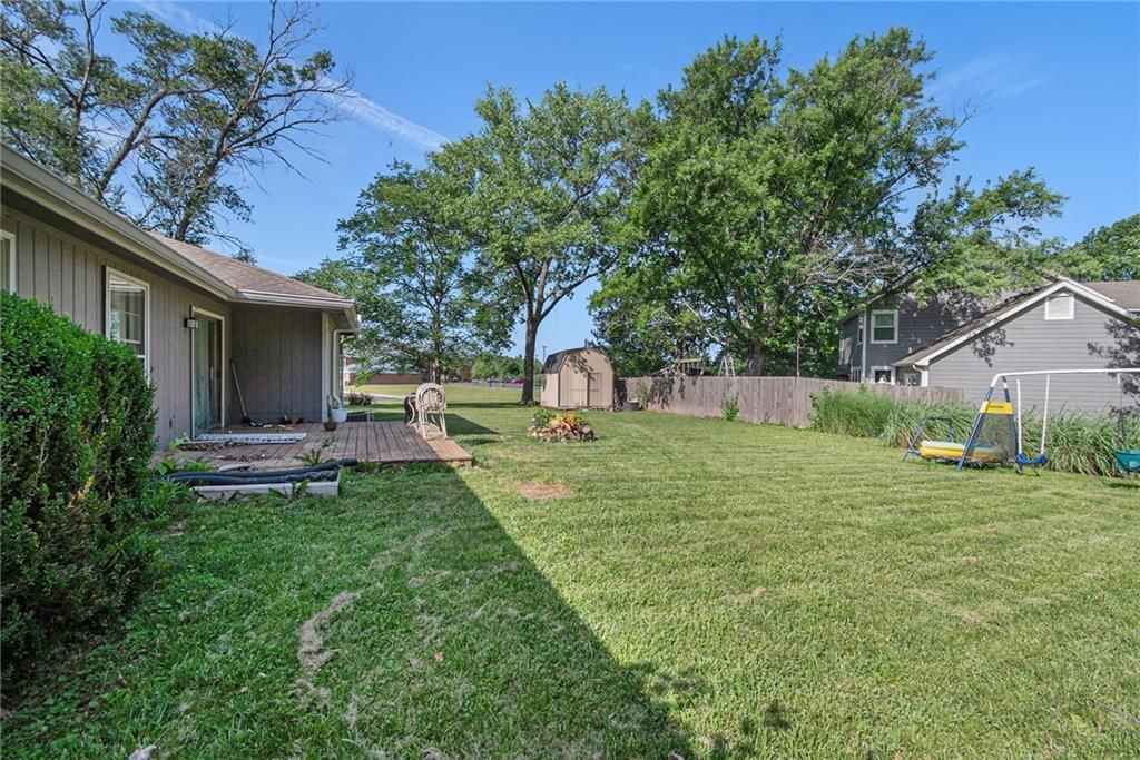 2925 Lawrence Avenue — photo 29