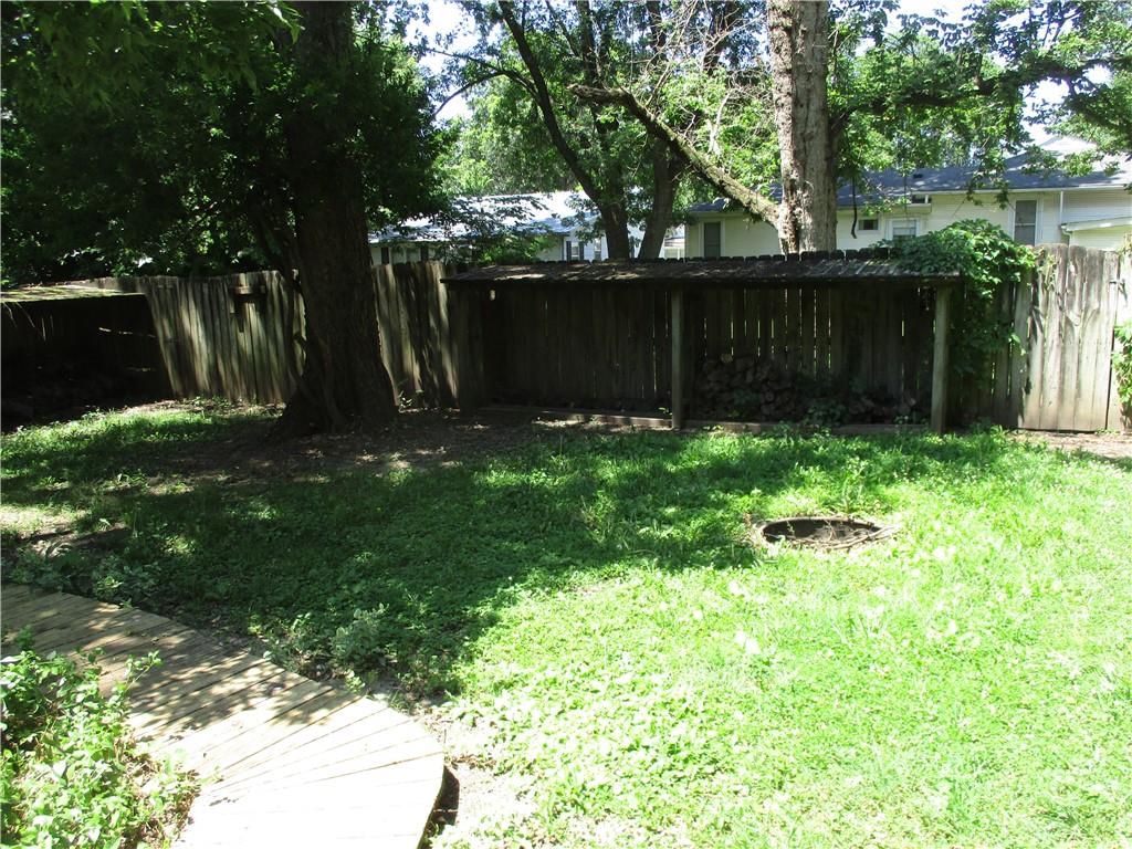 407 S Vermont Street — photo 8