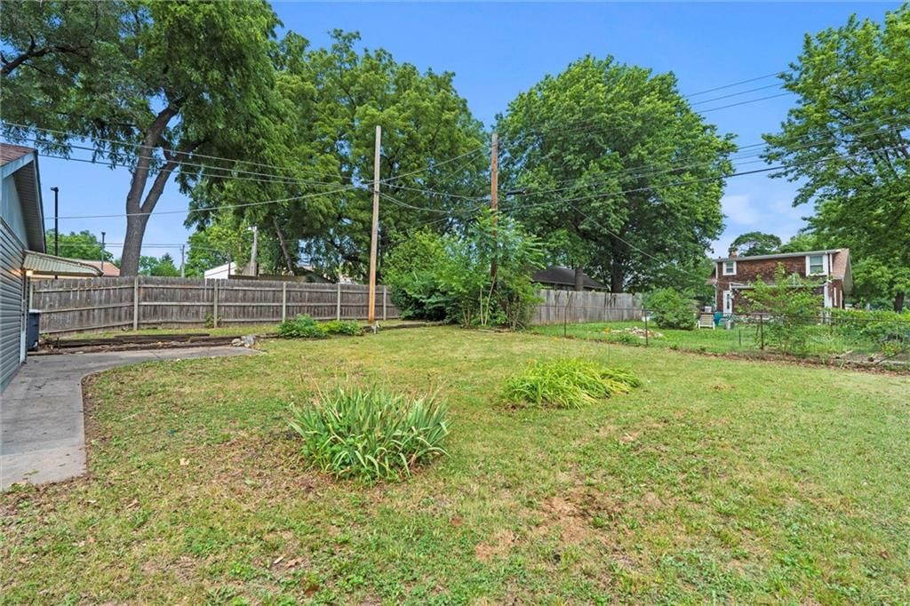 8216 Central Street — photo 25
