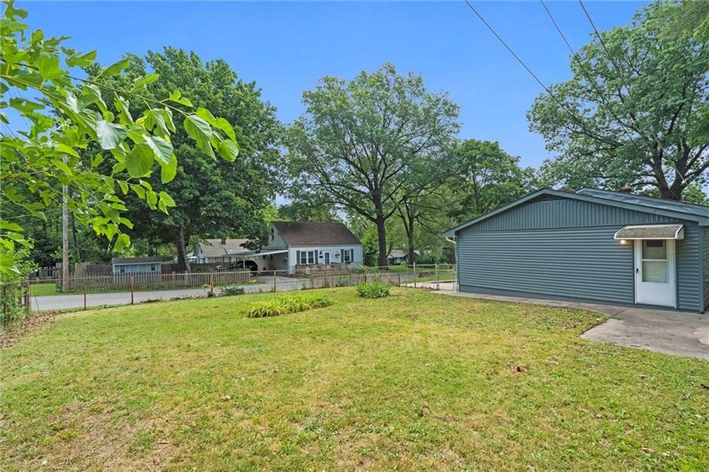 8216 Central Street — photo 27