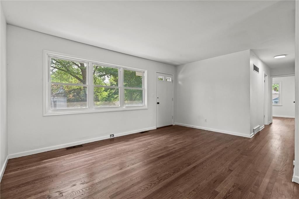 8216 Central Street — photo 5
