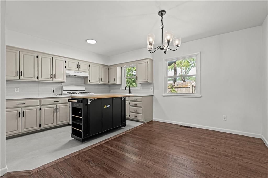 8216 Central Street — photo 7