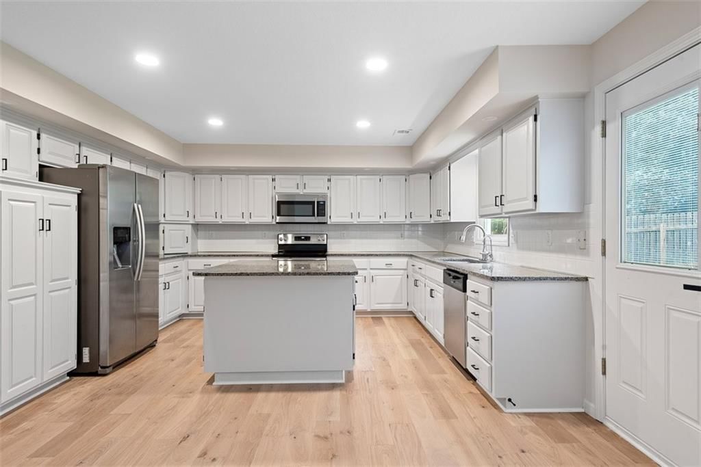1051 E 121st Street — photo 3