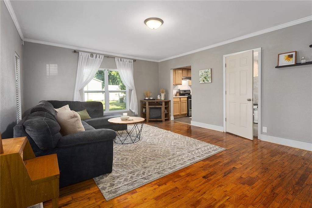 1208 W 21st Street — photo 2