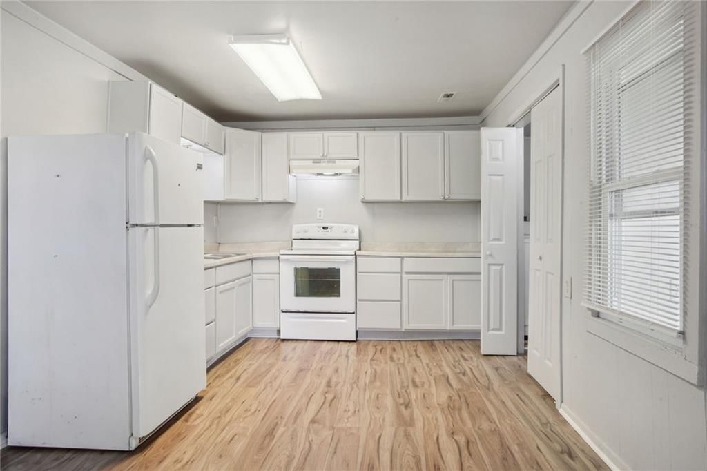 325/327 E Park Street — photo 9