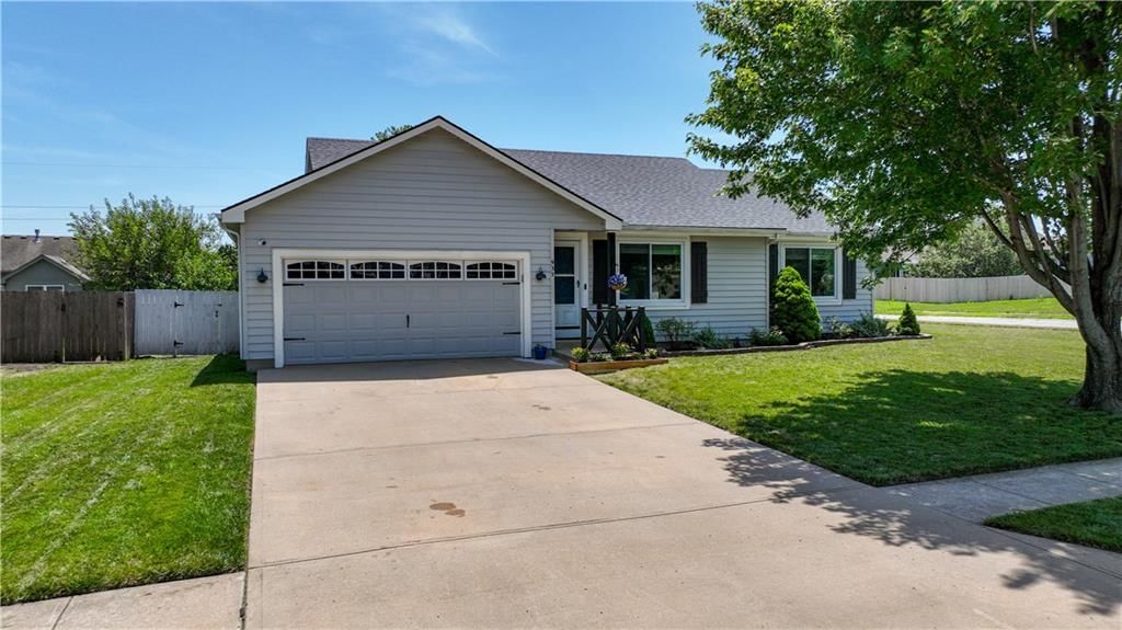 933 Pumpkin Ridge Street, Gardner, KS