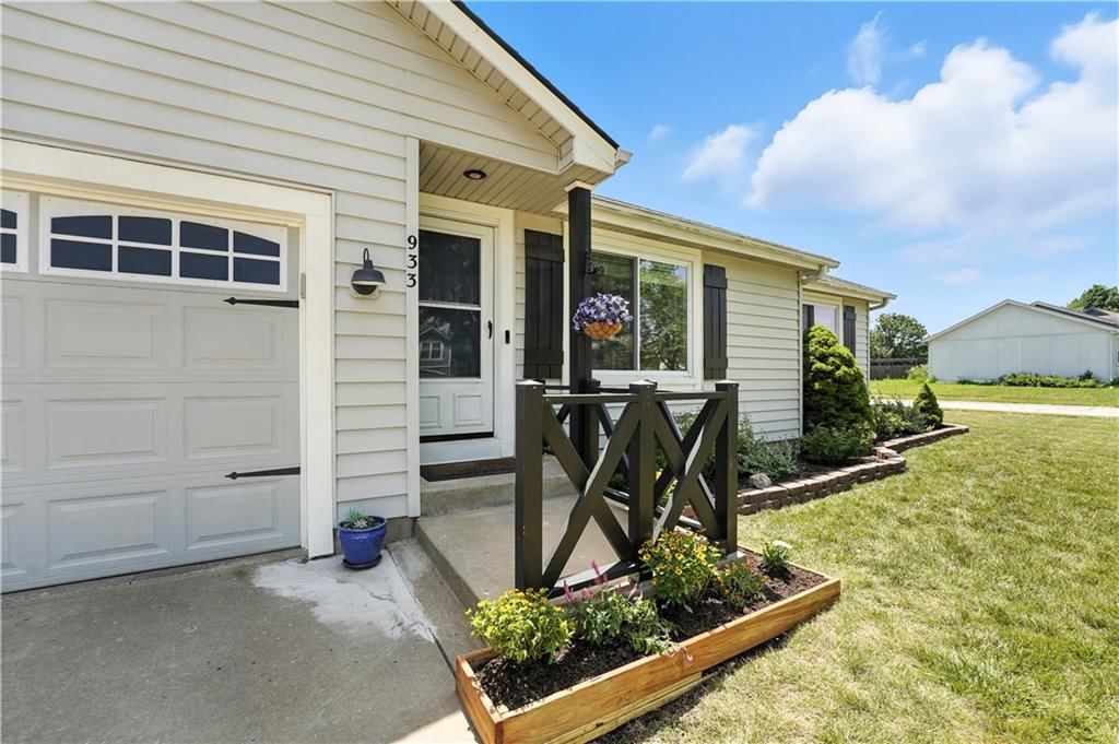 933 Pumpkin Ridge Street — photo 2