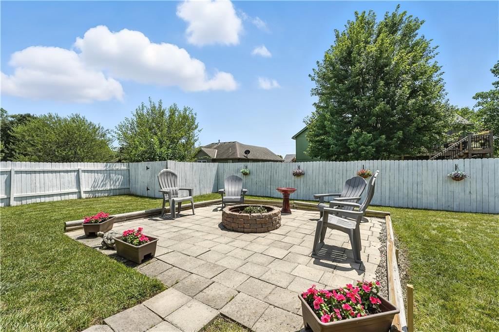 933 Pumpkin Ridge Street — photo 26