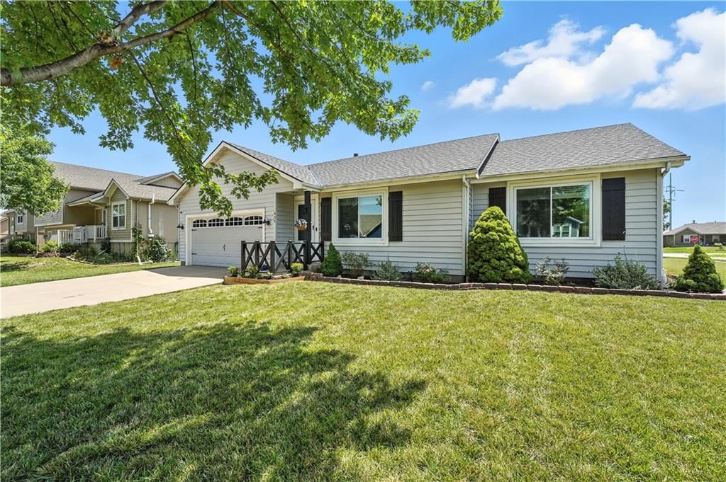 933 Pumpkin Ridge Street — photo 32