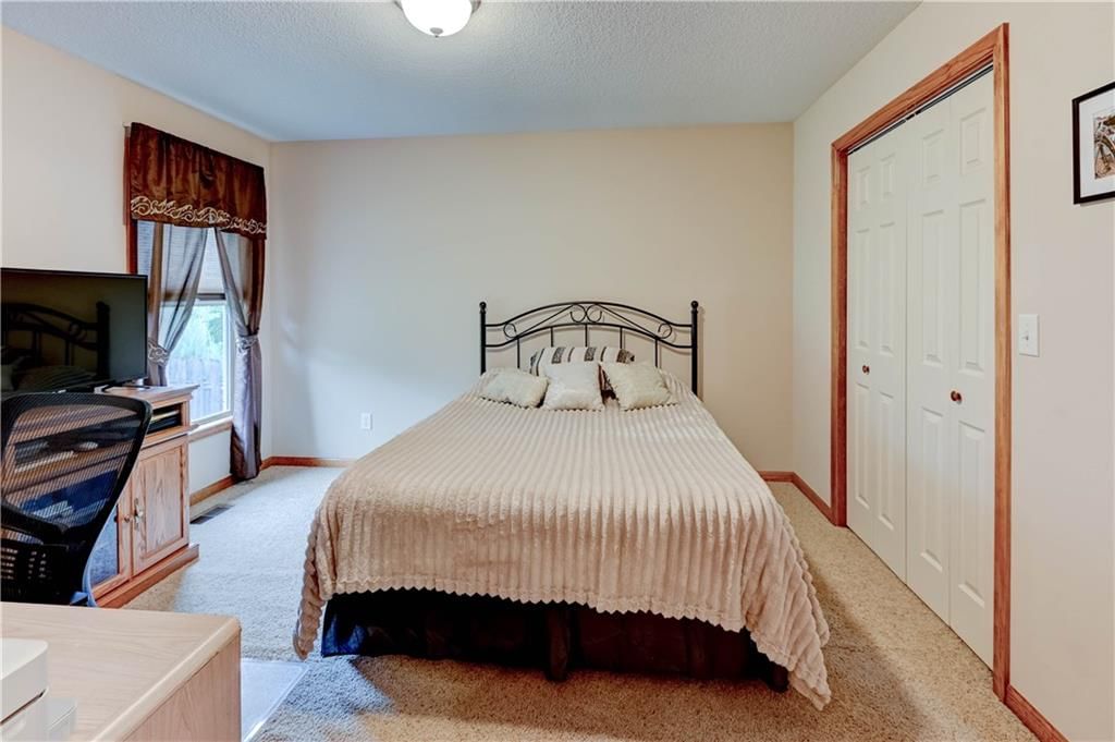 108 Surrey Court — photo 28