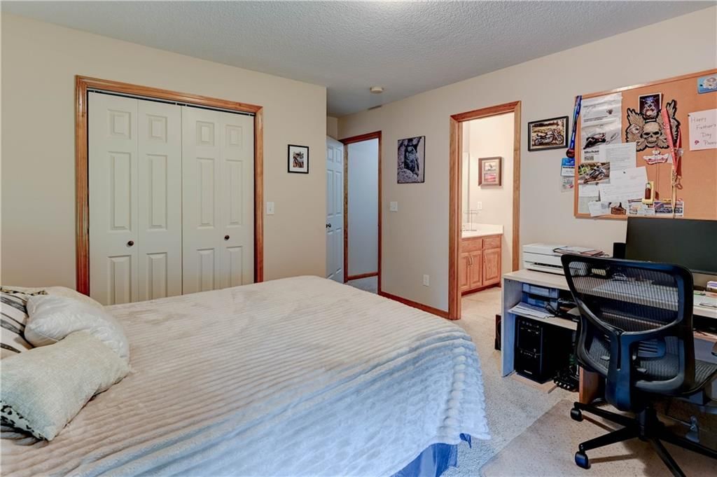108 Surrey Court — photo 43
