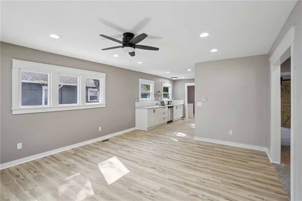 816 W 5th Street — photo 3