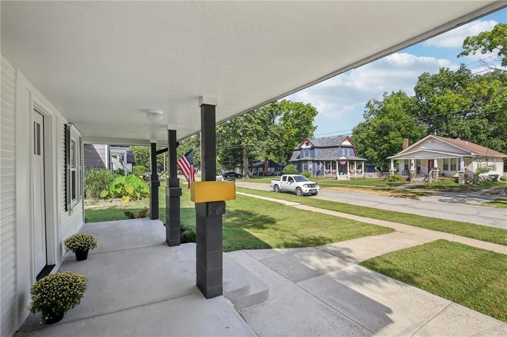 816 W 5th Street — photo 33