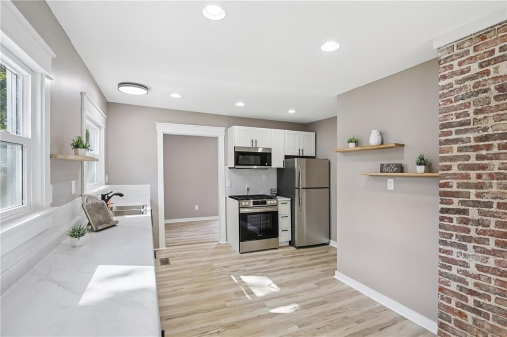 816 W 5th Street — photo 8