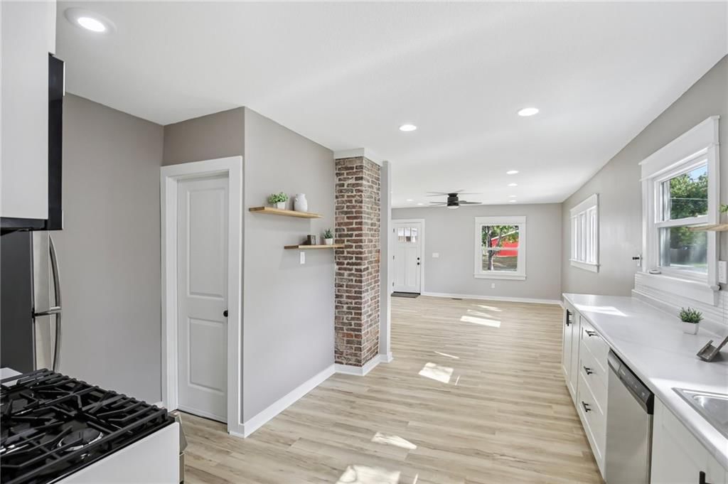 816 W 5th Street — photo 10