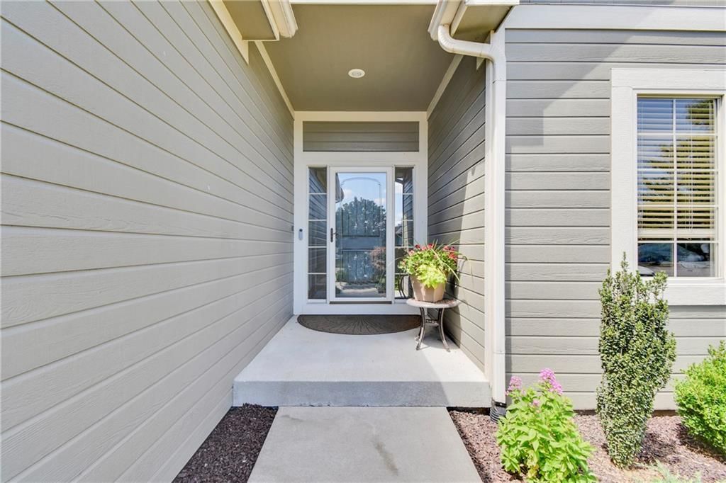 556 Avondale Lane — photo 4