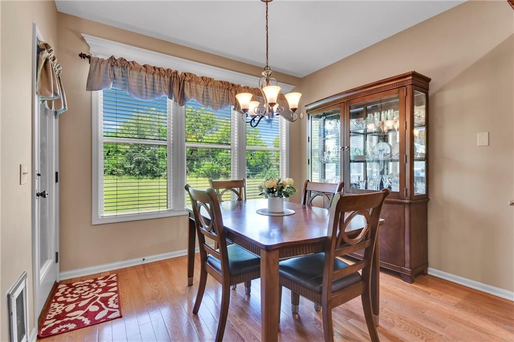 556 Avondale Lane — photo 6