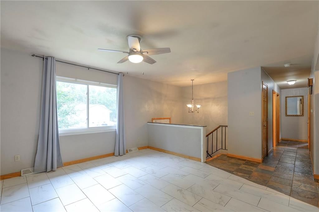 317 NE Summit Drive — photo 3