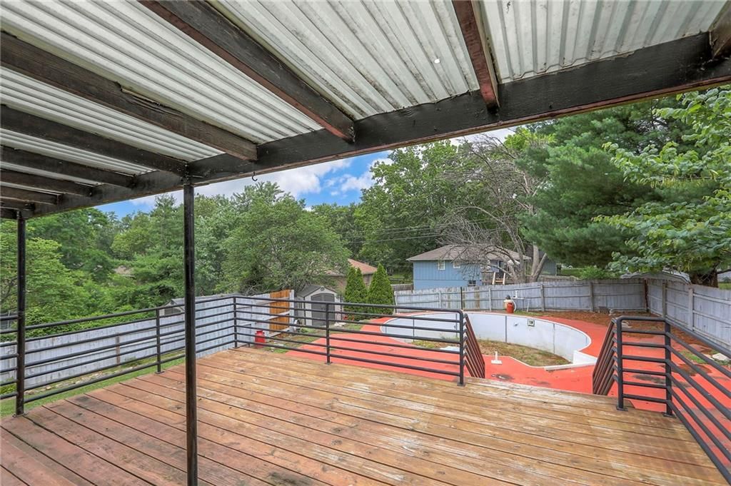 317 NE Summit Drive — photo 21