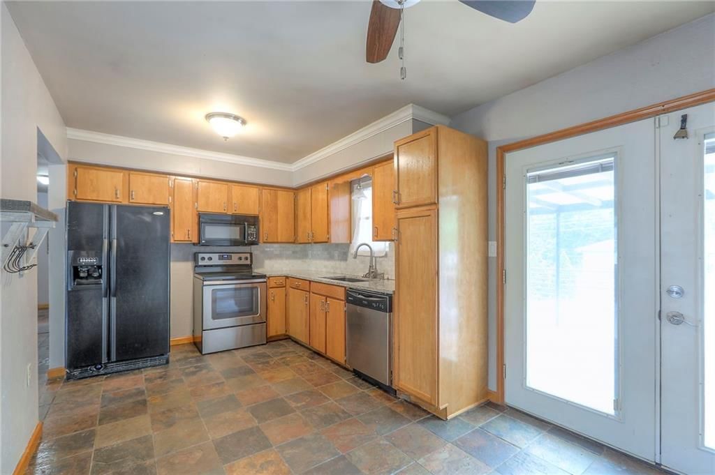 317 NE Summit Drive — photo 5
