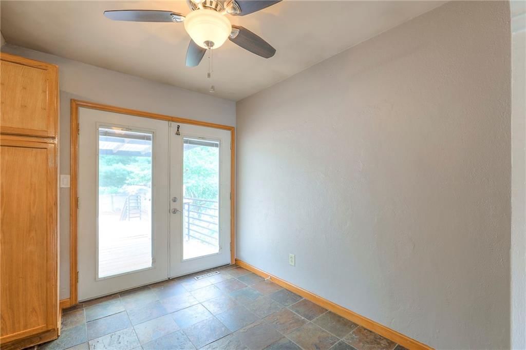 317 NE Summit Drive — photo 6