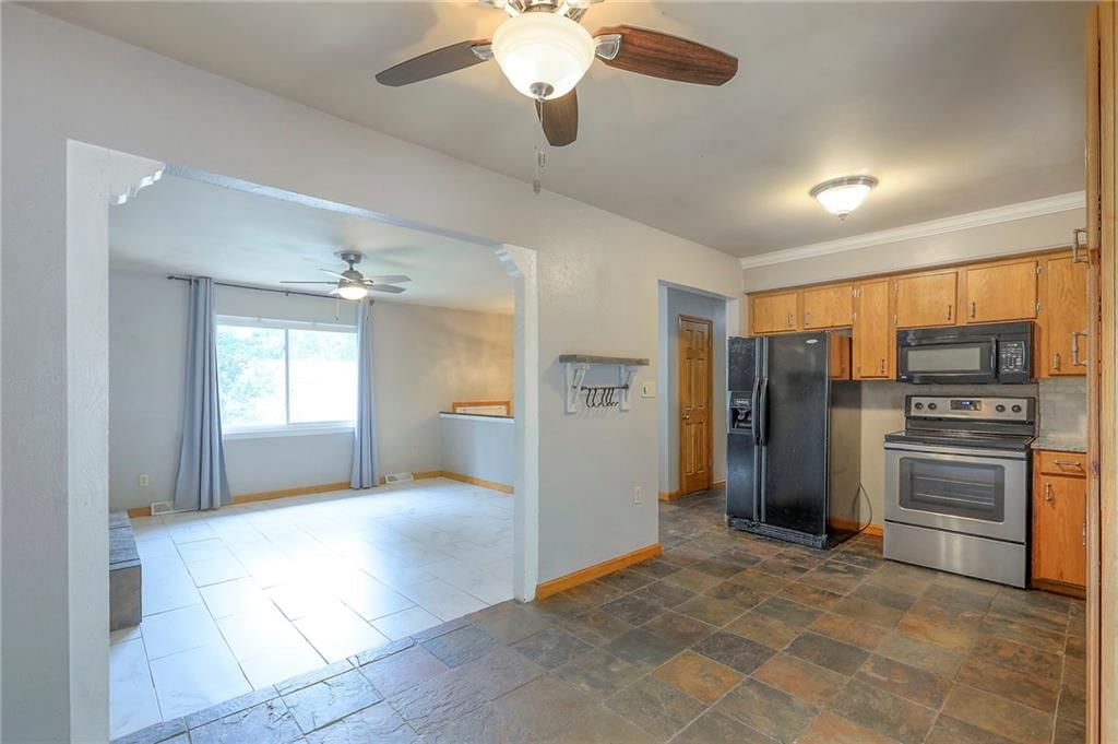 317 NE Summit Drive — photo 7