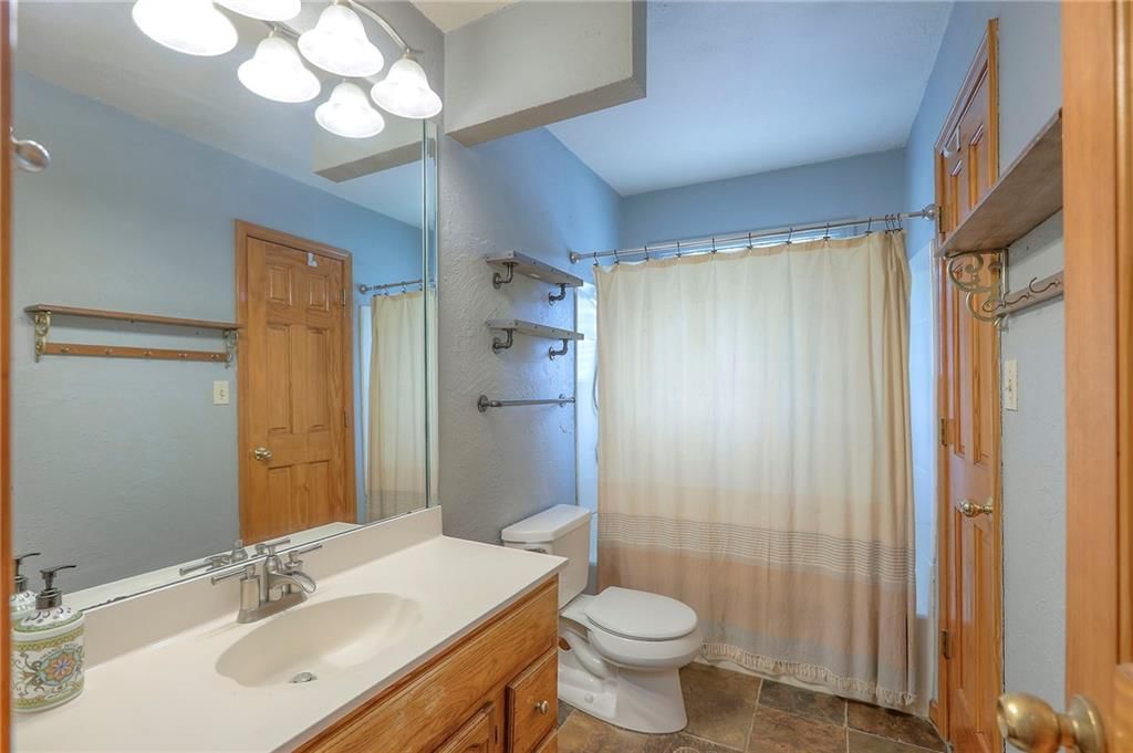317 NE Summit Drive — photo 10