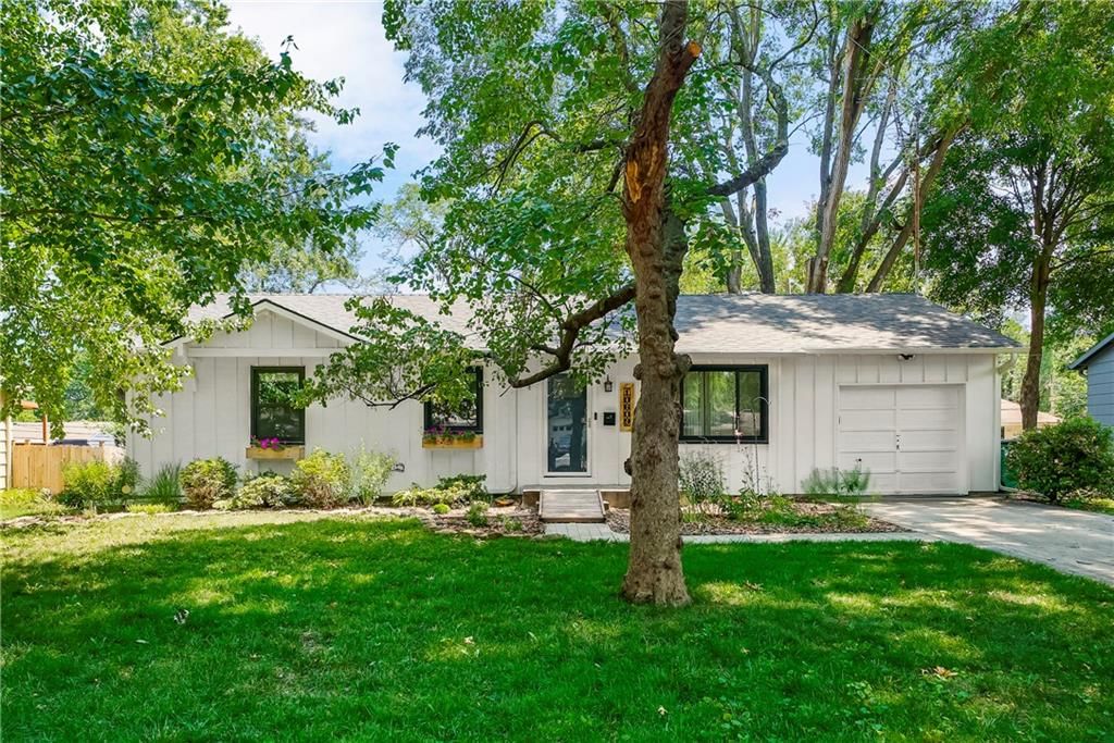 10609 W 88th Terrace, Overland Park, KS